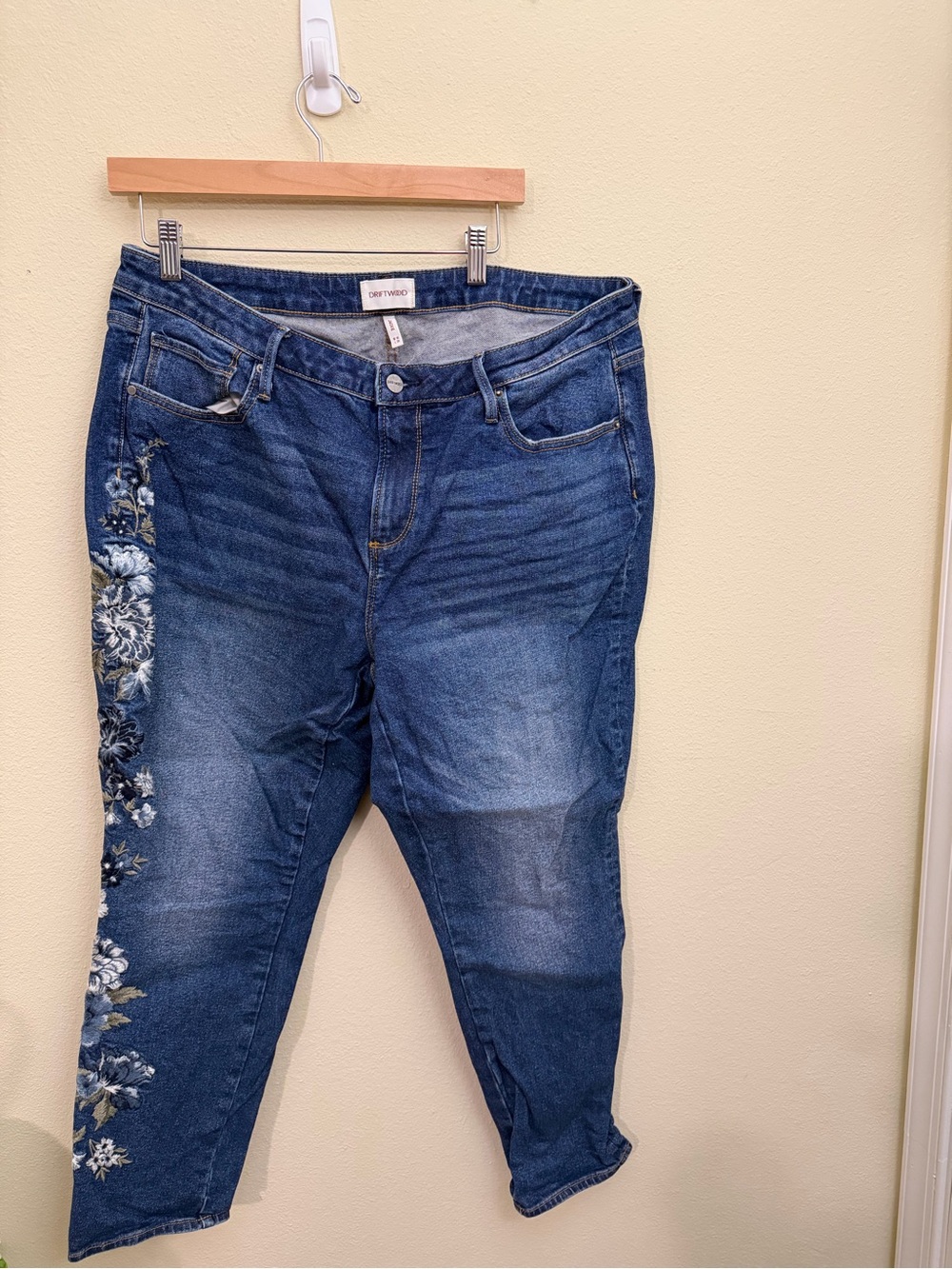 DRIFTWOOD Blue Cropped Jeans with Side Floral Embroidery